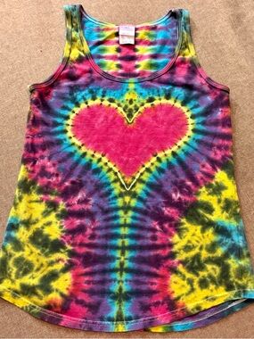 Vibrant Tie-Dye Heart Tank Top - Multicolor